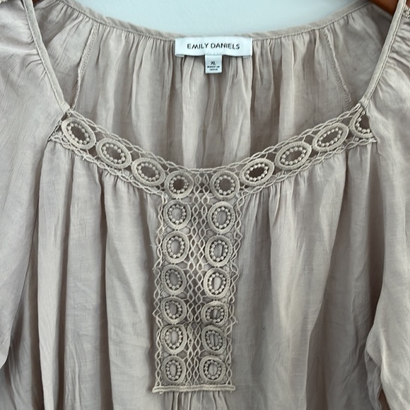 Emily Daniels blouse - Picture 2 of 6